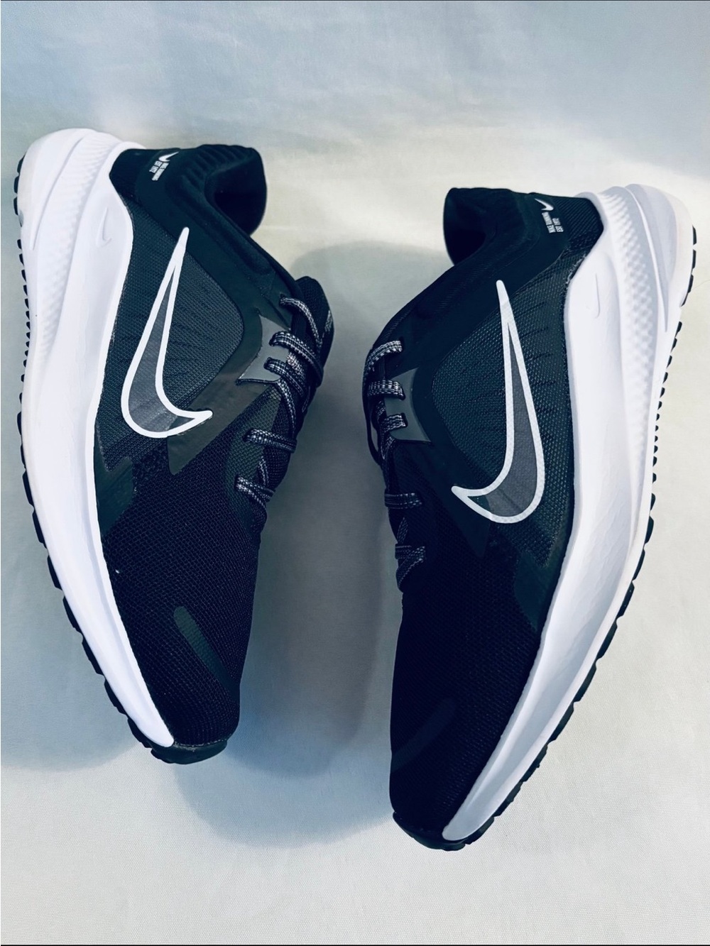 NIKE QUEST 5 Running Shoes